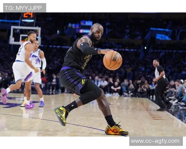 詹姆斯谈NBA球员利用规则造犯规的技巧与策略 詹姆斯谈NBA球员利用规则造犯规的技巧与策略