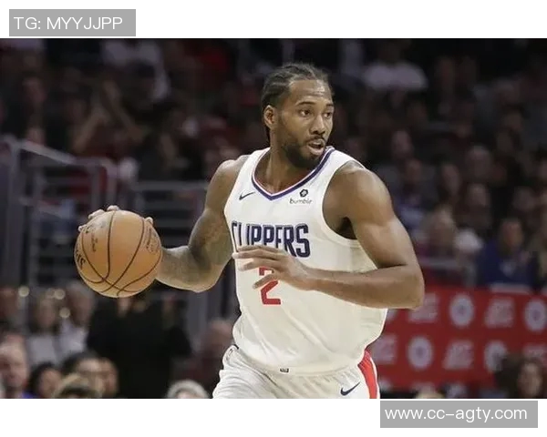 效率一般!莱昂纳德半场11投得到11分另有2板1助1断 效率一般!莱昂纳德半场11投得到11分另有2板1助1断