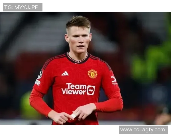 麦克托米奈上半场末段不理智动作遭黄牌处罚引发争议