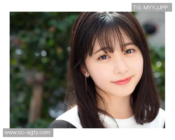 坐老詹身后神秘美女身份揭秘日本性感女星身材惊艳引热议